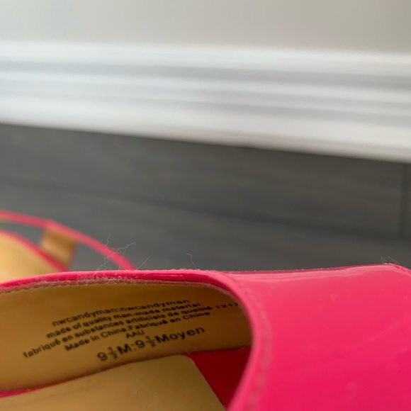 Fish is Platform Heels with Straps - Picture 4 of 4